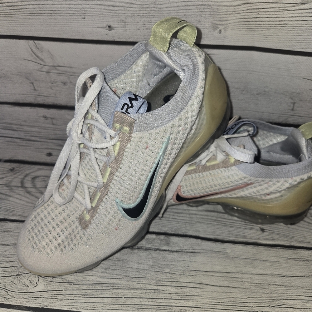 Nike Vapormax 2021 FK Youth Size DQ7758-100 Youth Sz 4Y Womens 5.5 - Picture 2 of 10